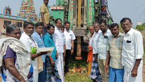 ஆழ்துளை கிணறு அமைக்க பூமி பூஜை செய்து பணியினை தொடங்கி வைத்தார் அரூர் அதிமுக எம்எல்ஏ