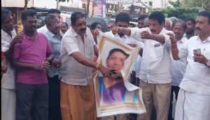 சத்தியபாமா புகைப்படத்தை செருப்பால் அடித்து தொண்டர்கள்