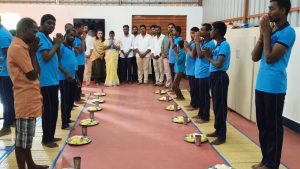 உலக பட்டினி தினம் தருமபுரியில்   தவெக வினர் காலை உணவு வழங்கினர்