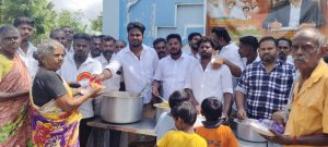 மறவர்பட்டியில் தமிழக வெற்றிக் கழகம் சார்பில் உலக பட்டினி தனத்தை முன்னிட்டு அன்னதான விழா