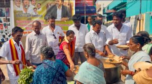 அலங்காநல்லூரில் த வெக சார்பில் பொதுமக்களுக்கு அன்னதானம் வழங்கப்பட்டது