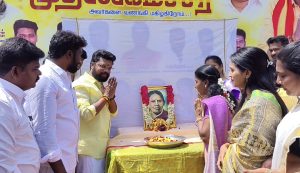 புழலில் தவெக  சார்பில் வீரமங்கை அஞ்சலை அம்மாள் படத்திறப்பு அஞ்சலி