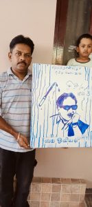 முத்தமிழறிஞரின் பிறந்தநாளுக்கு பேனா மையால் உருவான பிரம்மாண்ட ஓவியம்:கோவை கலைஞர் யு.எம்.டி. ராஜாவின் நெகிழ்ச்சியான அர்ப்பணிப்பு!
