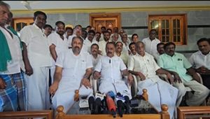 திருப்பூர் மாவட்டம் மூலனூர் அதிமுக நிர்வாகிகள் கூட்டம்