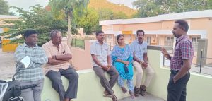 ஈரோடு-ஜோலார்பேட்டை பயணிகள் ரயில் தொடர்ந்து கால தாமதமாக இயக்கப்படுவதை கண்டித்து ஆர்ப்பாட்டம் நடத்துவதென பொம்மிடி ரயில் பயணிகள் நலச்சங்கம் அறிவித்துள்ளது