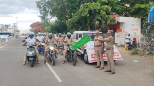 தாராபுரம் காவல் நிலையத்தில் காவலர்கள்  ஹெல்மெட் அணிந்து விழிப்புணர்வு பேரணி