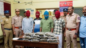 புளியங்குடியில் பள்ளி கல்லூரி மாணவர்களுக்கு கஞ்சா விற்பனை- 4 பேர் கைது