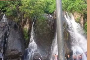 குற்றால அருவிகளில் வெள்ளப்பெருக்கு குளிக்க தடை.