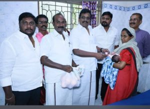 கலைஞர் பிறந்த நாளையொட்டி தங்க மோதிரம் வழங்கிய தேனி எம்பி