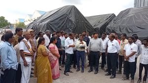 சீர்காழி தாலுகாவில் மழையால் பாதிக்கப்பட்ட பயிர்களுக்கு உரிய காப்பீட்டு தொகை வழங்காததால் விவசாயிகள் அமைச்சரிடம் கோரிக்கை மனு