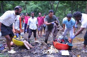 கம்பம் அருகே சுருளி அருவிப் பகுதியில் எம் எல் ஏ தலைமையில் தூய்மை பணி