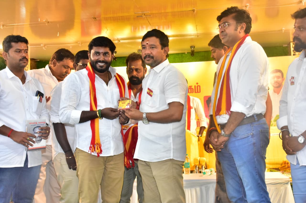 கோவை மசக்காளிபாளையத்தில் அமைச்சர் முன்னிலையில் மாற்றுக்கட்சியினர் தவெக-வில் இணைந்தனர்!