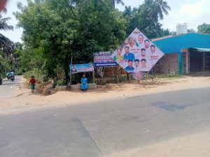 நாகை அருகே பயணிகள் நிழலகம் அமைத்துதர அப்பகுதி மக்கள் கோரிக்கை