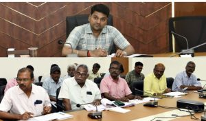 தேனி மாவட்ட கலெக்டர்  அரங்கில்   நெகிழி ஒழிப்பு உள்ளிட்ட பணிகள் குறித்த ஆய்வு கூட்டம்