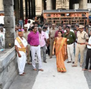 திருவண்ணாமலை அண்ணாமலையார் கோவில் பக்தர்கள் விரைந்து தரிசனம் செய்ய மாவட்ட ஆட்சியர் வந்தனா கார்கே ஆய்வு