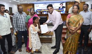 தேனி மாவட்ட ஆட்சியர் அலுவலக கூட்டரங்கில் மாற்றுத்திறனாளிகளுக்கு தனியார் துறை வேலைவாய்ப்பு முகாம்