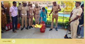 கொளத்தூர், தீயணைப்பு மற்றும் மீட்பு பணிகள் துறையின் சார்பில் கல்லூரியில் ஒத்திகை நிகழ்ச்சி.