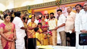 60 வருஷமா மக்களோடு மக்களாக தான் இருந்து கொண்டிருக்கிறேன்-திருமண விழாவில் திமுக தலைவர் முக ஸ்டாலின் பேச்சு