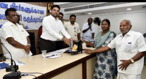 தேனி மாவட்ட ஆட்சியர் அலுவலக கூட்டரங்கில் முன்னாள் படை வீரர்களுக்கான தொழில் முனைவோர் கருத்தரங்கம்
