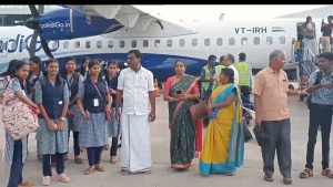 அரசுப் பள்ளி மாணவர்களுக்கு விமான சுற்றுலா- சொந்த செலவில் சென்னைக்கு அழைத்து வந்த முன்னாள் எம்.பி. சௌந்தரராஜன்