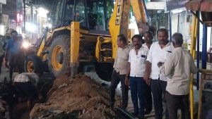 பொதுமக்களுக்கு சீரான குடிநீர் விநியோகம் இரவிலும் ஆய்வு பணிகளைப் பார்வை