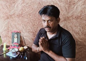 பசும்பால் ஆடை ஓவியம் மூலம் இயக்குனர் பாக்யராஜிற்கு கண்ணீர் அஞ்சலி: கோவையில் கலைஞர் யு.எம்.டி. ராஜா உருக்கம்!