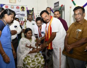 கம்பம் நகர்ப்புற ஆரம்ப சுகாதார நிலையத்தில் சொட்டு மருந்து வழங்கும் முகாமினை துவக்கி வைத்த எம் எல் ஏ