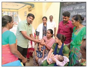 முதுகுளத்தூர் கமுதி வட்டங்களில் போலியோ சொட்டு மருந்து வழங்கல்