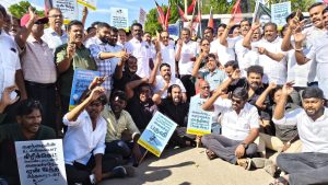 கோவை மாநகர் மாவட்ட திமுக சார்பில் காவல்துறை தடையை மீறி கண்டன ஆர்ப்பாட்டம்