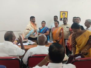 திருச்சியில் தொழிலாளர்கள் நலச்சங்க கூட்டமைப்பினர் கோரிக்கை மனு