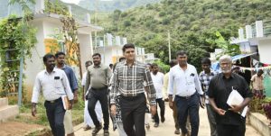 அணைக்கரைப்பட்டி ஊராட்சி மலைவாழ் மக்களின் அடிப்படை வசதிகள் குறித்து மாவட்ட கலெக்டர் ஆய்வு