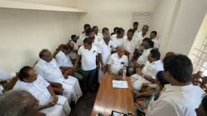 ஏரல் வாரச் சந்தை விவகாரம்: வியாபாரிகள் பிரச்சினையா? அரசியல் மோதலா?
