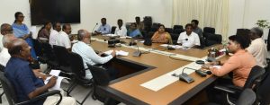 குச்சனூர் ஆடிப்பெருந்திருவிழா: முன்னேற்பாடு பணிகள் குறித்து தேனி மாவட்ட ஆட்சியர் தலைமையில் ஆலோசனைக் கூட்டம்
