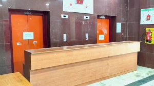 திருவாரூர் ஆட்சியர் அலுவலகத்தில் 2 லிப்ட்களும் செயலிழப்பு: முதியவர்கள், பொதுமக்கள் கடும் அவதி