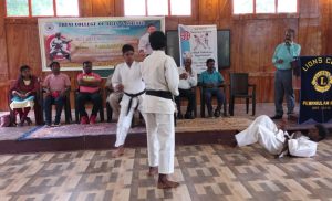 தேனி அருகே வீரபாண்டி சௌராஷ்ட்ரா கல்லூரியில் மாணவர்களுக்கு கராத்தே சுயபாதுகாப்பு பயிற்சி