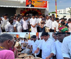 கரூரில் தமிழக வெற்றிக்கழக அலுவலகம் திறப்பு