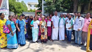 குப்புச்சிபாளையம் ஹவுசிங் யூனிட்டுக்கு பேருந்து, அடிப்படை வசதிகள் கோரி ஆட்சியரிடம் மனு