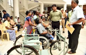 தேனி கலெக்டர் அலுவலகத்தில் மக்கள் குறைதீர்க்கும் நாள் கூட்டம்: 525 மனுக்கள் பெறப்பட்டது