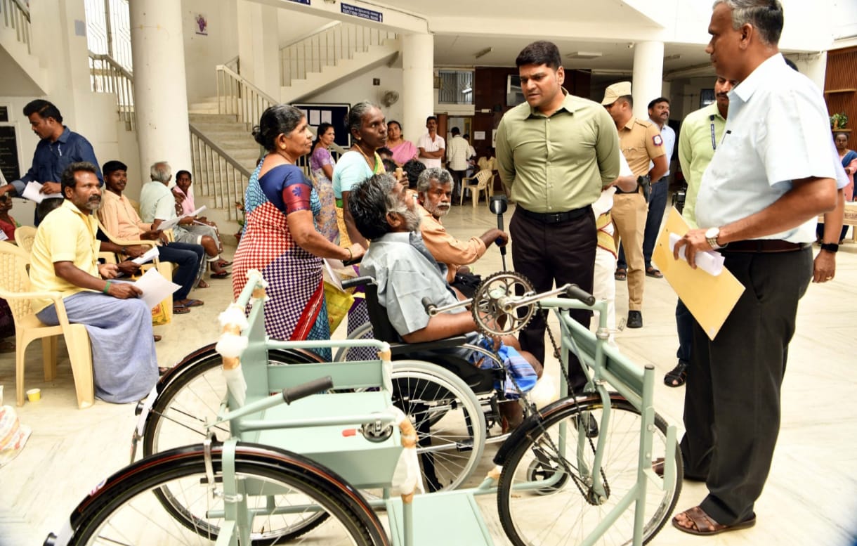 தேனி கலெக்டர் அலுவலகத்தில் மக்கள் குறைதீர்க்கும் நாள் கூட்டம்: 525 மனுக்கள் பெறப்பட்டது