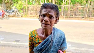 கூத்தாநல்லூரில் அமைச்சர் நிகழ்ச்சியில் இலவச வீட்டு மனை பட்டா வழங்கவில்லை என கண்ணீர் மல்க அழுது புலம்பிய மூதாட்டி