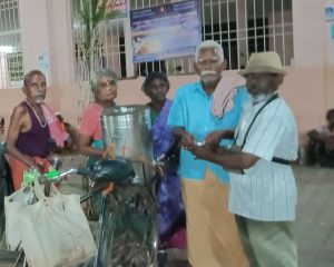 ஆதரவற்றவர்களுக்கு வள்ளலார் சபையில் இலவச டீ வழங்கும் மூர்த்தி செல்வம்