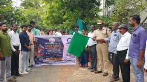 தலைகீழ் எழுத்தோவியத்தில் காமராஜர் வரலாறு: கோயம்புத்தூர் கலைஞர் யு.எம்.டி. ராஜாவின் அசத்தல் சாதனை!