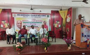 தெள்ளார் இராஜா நந்திவர்மன் கலைக் கல்லூரியில் முதலாமாண்டு வகுப்பு தொடக்க விழா: கலைமாமணி முனைவர் வி.முத்து தலைமையில் நடைபெற்றது.