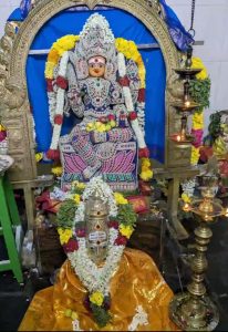 கம்பம் ஸ்ரீ கெள மாரியம்மன் திருக்கோவிலில் ஆடி வெள்ளியை முன்னிட்டு சிறப்பு அலங்காரத்தில் அம்மன்
