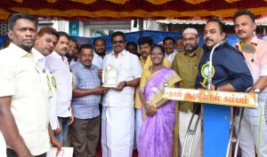 கம்பம் நகரில் முன்னாள் மாணவர்கள் சார்பில் நடைபெற்ற இரத்ததான முகாம்- தேனி எம்பி  தொடங்கி வைத்தார்