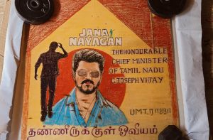 தண்ணீருக்குள் அற்புதம்: தமிழக முதல்வர் விஜய் நடித்துள்ள ‘ஜனநாயகன்’ படத்தைக் கொண்டாட கோவையில் தண்ணீருக்குள் மெழுகு ஓவியம் வரைந்து அசத்திய கலைஞர்!