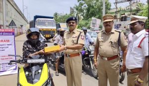 மாதவரம் போக்குவரத்து துறையின் சார்பில் தலைகவசம் அவசியம் குறித்து விழிப்புணர்வு