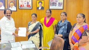 திருச்சி 41-வது வார்டு மக்களின் அடிப்படை பிரச்சனைகளை தீர்க்க வலியுறுத்தி மேயரிடம் மாதர் சங்கம் மனு