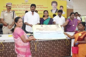 திண்டுக்கல் மாவட்ட ஆட்சியர் அலுவலக கூட்டரங்கில்   நலத்திட்ட உதவிகள் வழங்கும் நிகழ்ச்சி