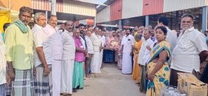 பேராவூரணியில் வாரசந்தை முதல் நாள் பூஜையுடன் தொடங்கியது